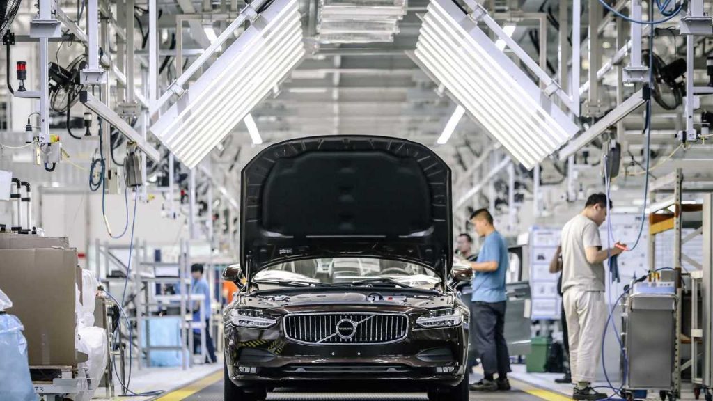 رغم وصفها «بالناشئة».. الصين صنعت ثلث إنتاج العالم من السيارات فى 2020