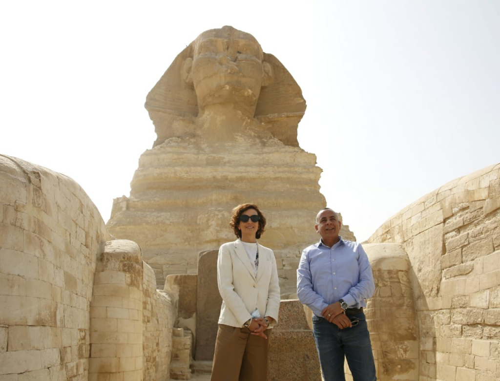 مدير عام منظمة اليونسكو تزور القاهرة التاريخية وأهرامات الجيزة (صور)
