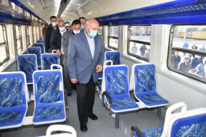 وزير النقل يتابع أعمال تطوير 925 عربة سكة حديد ببنى سويف