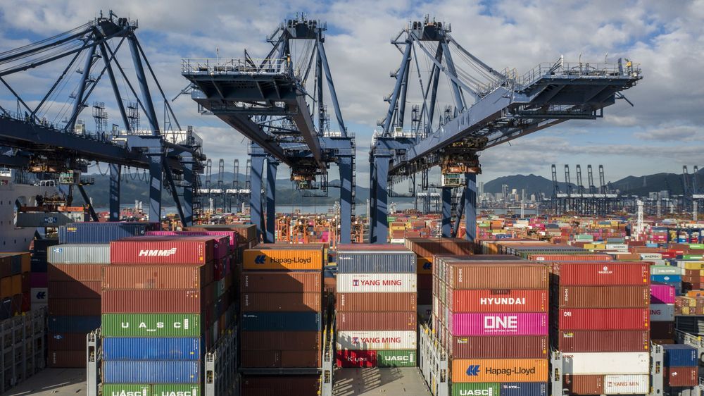 كورونا يغلق ميناءً رئيسيا في الصين.. وتوقعات باضطراب الصادرات
