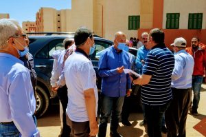 رئيس «العاشر من رمضان» يتفقد وحدات جاهزة للحاجزين بمبادرة «سكن كل المصريين»