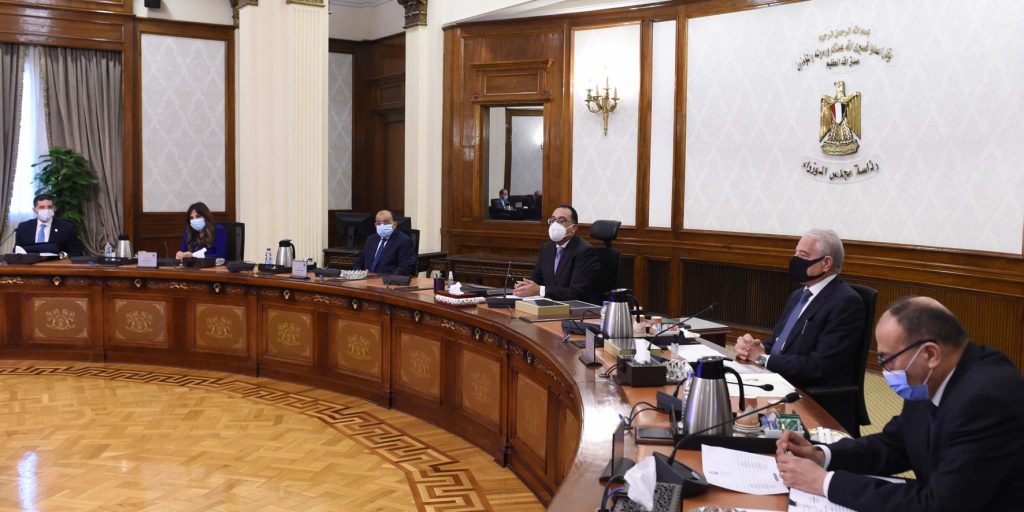 «استعدادا لعودة السياحة وبتكليف الرئيس» رئيس الوزراء يتابع مشروعات تطوير شرم الشيخ
