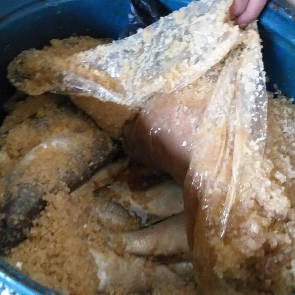 «الصحة» تنصح المواطنين بتجنب تناول رأس وعظام وأحشاء الأسماك المملحة