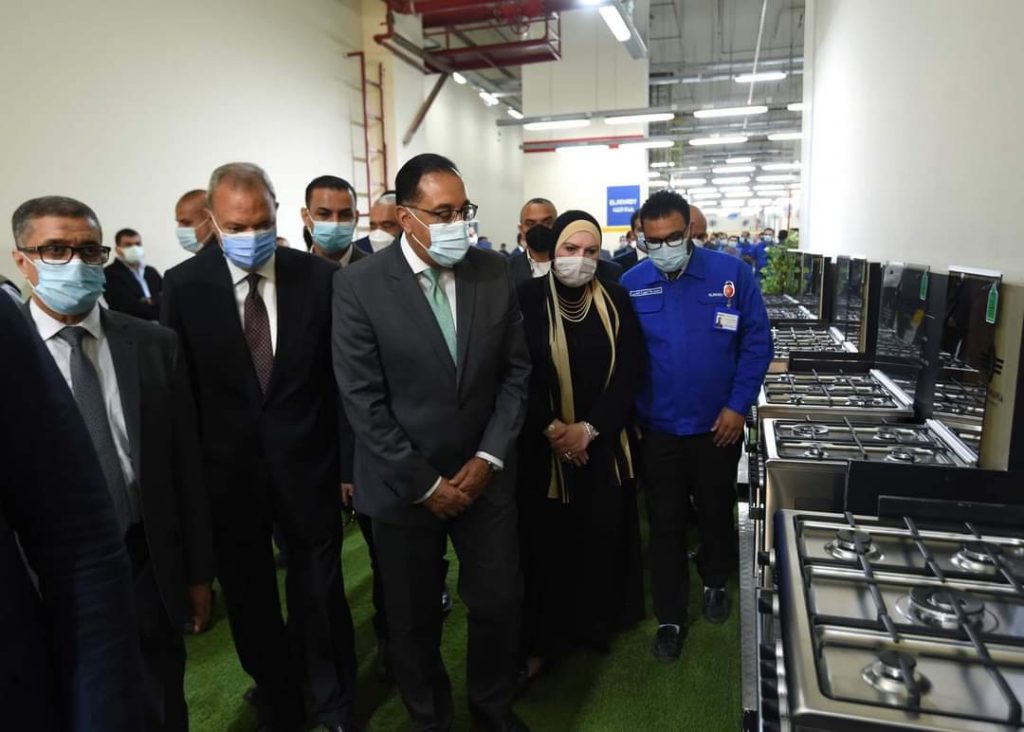 رئيس الوزراء يفتتح مُجمّع «العربي» لإنتاج أجهزة الطهي (صور)