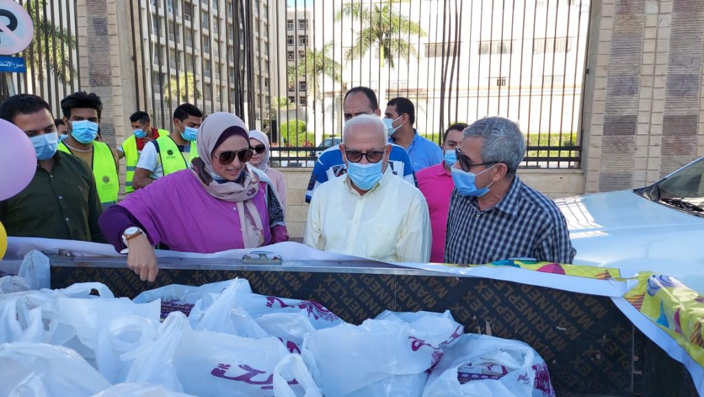مؤسسة مشكاة نور تحول كرنفال الفرحة ببورسعيد لمبادرة توزيع كعك العيد