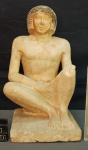 المتحف المصري بالتحرير يختار تمثال للطبيب عنخ رع الثاني قطعة الشهر