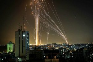 مقتل 3 إسرائيليات بصواريخ حماس.. وتل أبيب: "نتعرض لهجوم غير مسبوق"