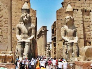 جهاز الإحصاء: 63.4 مليار دولار إيرادات مصر من السياحة خلال آخر 10 سنوات