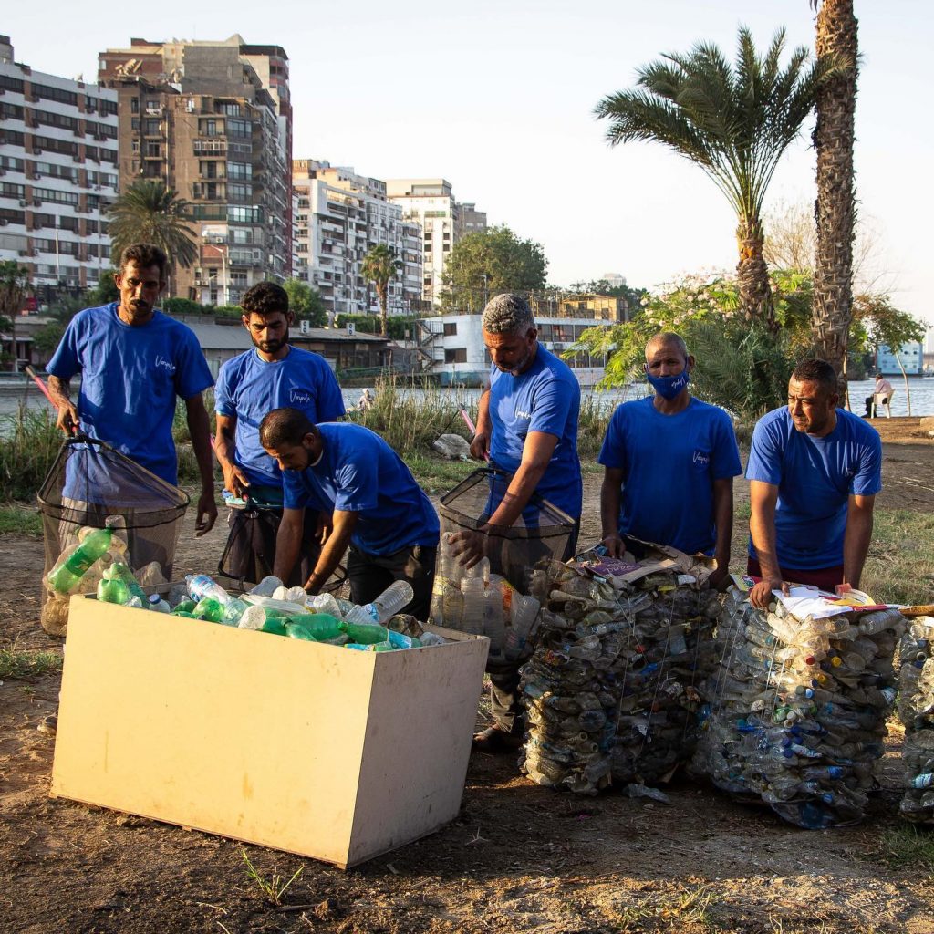 حملة «Verynile» لتنظيف النيل تنجح فى جمع 150 كيلو من الزجاجات البلاستيك يوميا