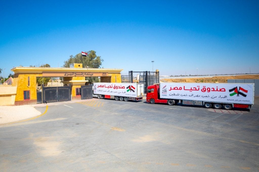 محملة بأكثر من 500 طن.. صندوق تحيا مصر يرسل 20 حاوية مواد بناء وأدوات صحية لدعم فلسطين