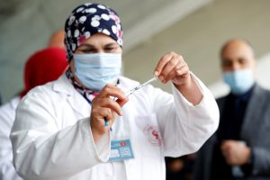 وزير الصحة التونسي يُحذر من موجة رابعة من كورونا