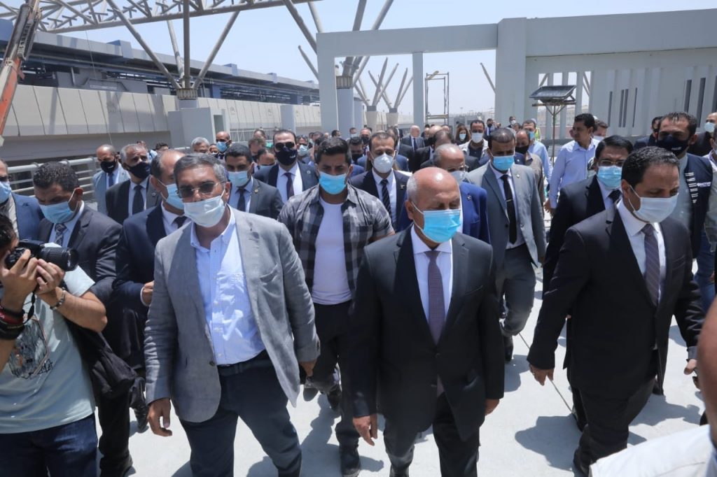 وزير النقل يتفقد محطة عدلي منصور التبادلية ومحطة سكة حديد السويس