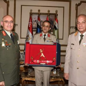 وزير الدفاع ورئيس الأركان يلتقيان قائد الحرس الوطني القبرصي 