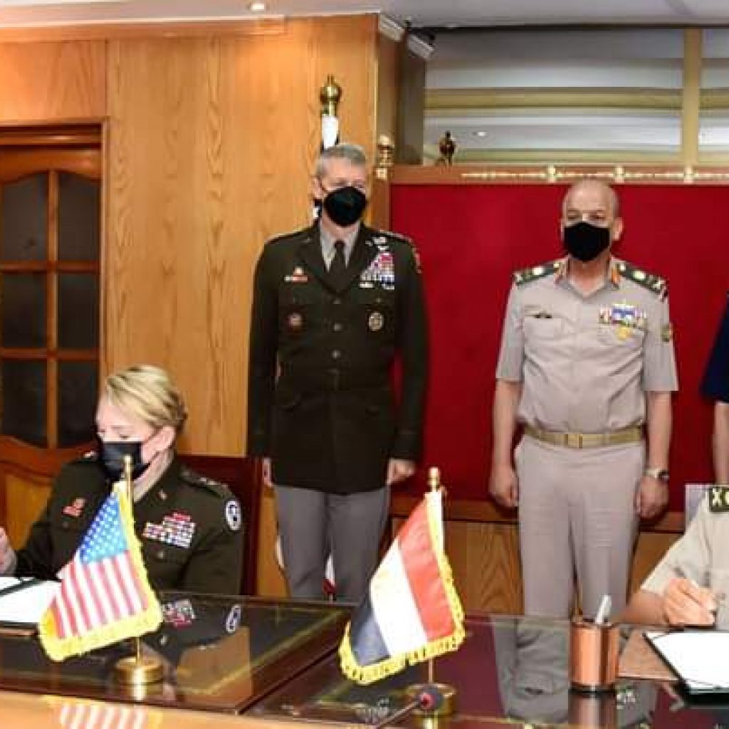 وزير الدفاع يشهد مراسم التوقيع على اتفاق الشراكة مع الحرس الوطنى لولاية تكساس الأمريكية (صور)