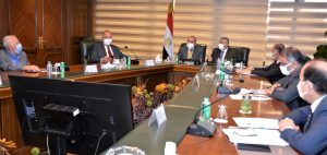 وزير الطيران المدني يلتقي رؤساء وممثلي الشركات المصرية الخاصة