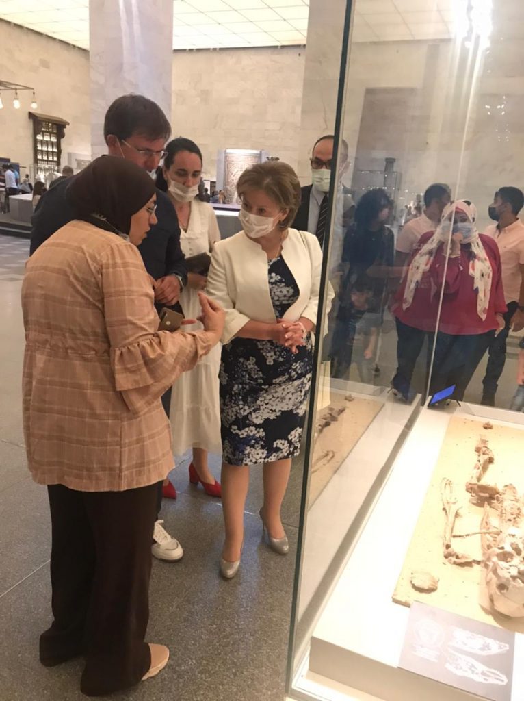 نائبة وزير الثقافة الروسي تزور المتحف القومي للحضارة بالفسطاط