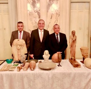 مصطفى وزيري : القطع الأثرية المضبوطة بفرنسا ستعود لمصر خلال أيام (صور)