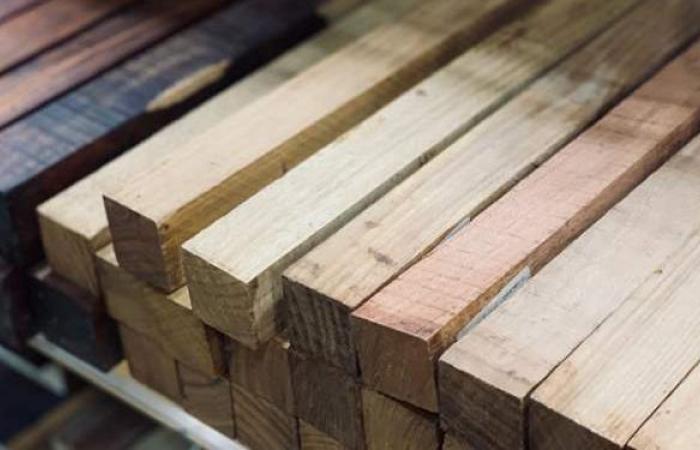 «الأخشاب» تهوى %10 متأثرة بتوحيد سعر الصرف