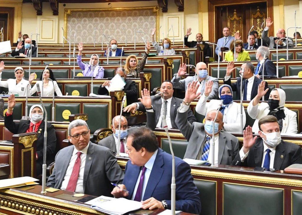 «صناعة البرلمان» تطالب ببيان إجمالي ضريبة الأرباح التجارية المحصلة من مصانع الألومنيوم