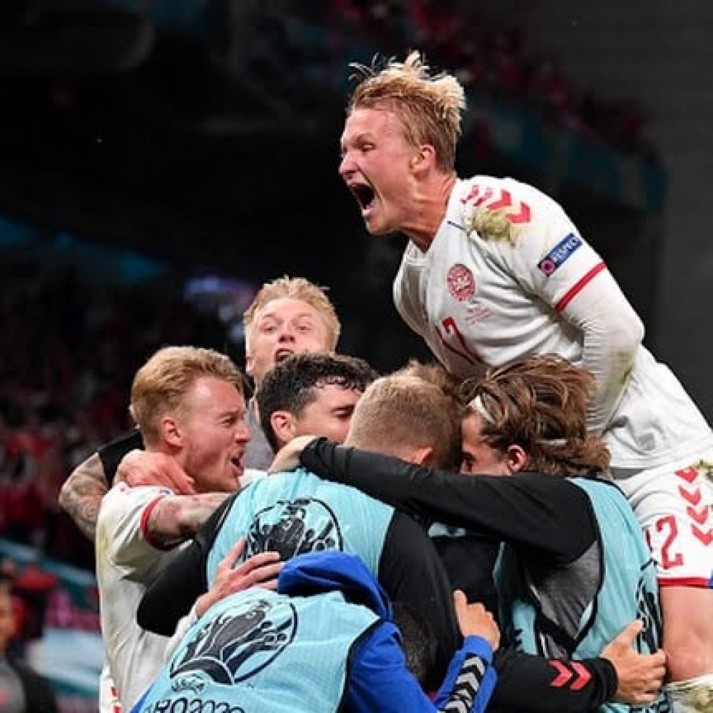 بعد فوزها على روسيا بأربعة أهداف .. الدنمارك تتأهل لدور الـ16 بأمم أوروبا (صور)