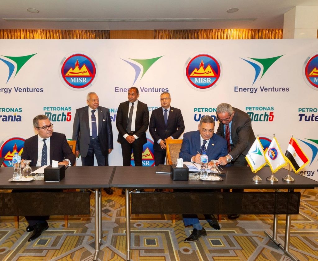 «EV للخدمات البترولية» و«مصر للبترول» يوقعان عقد لخلط وتعبئة الزيوت