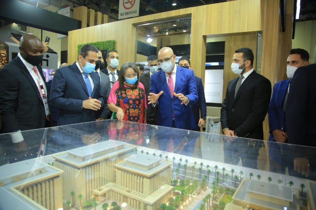 وزير الإسكان يفتتح معرض بيج 5 مصر للبناء