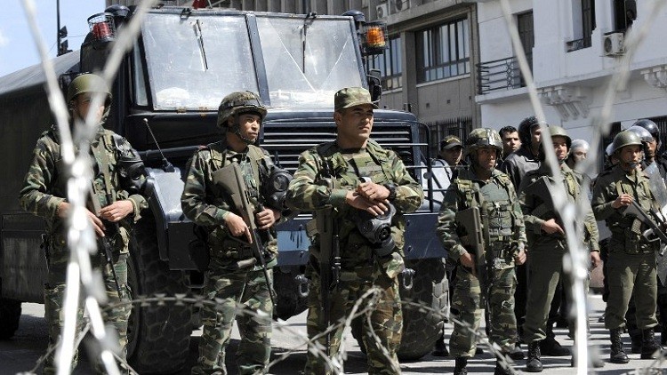 رويترز: الجيش التونسي يحاصر مبنى البرلمان
