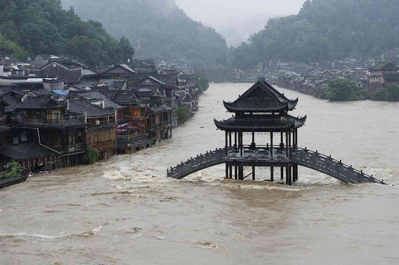 ارتفاع عدد ضحايا فيضانات الصين إلى 51 شخصا
