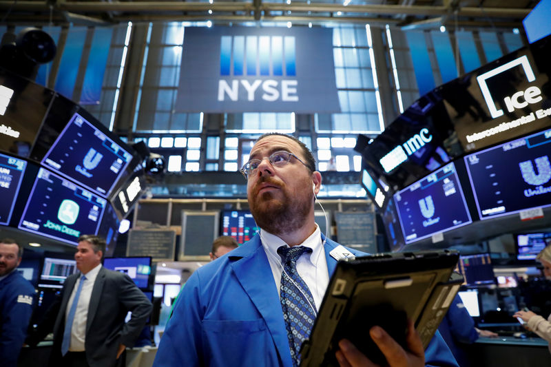 الأسهم الأمريكية تهبط الجمعة بقيادة أسهم «أمازون» و«أبل»