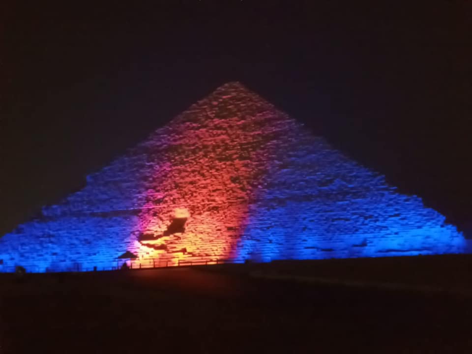 إضاءة الأهرامات وقلعة محمد على باللونين الأزرق والبرتقالي بمناسبة اليوم العالمي للكبد