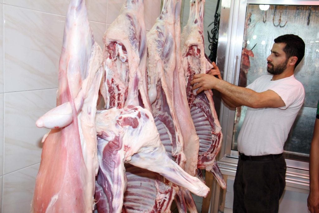 أسعار اللحوم اليوم الجمعة 26-5-2023 بالمنافذ ومحال الجزارة والهايبر ماركت