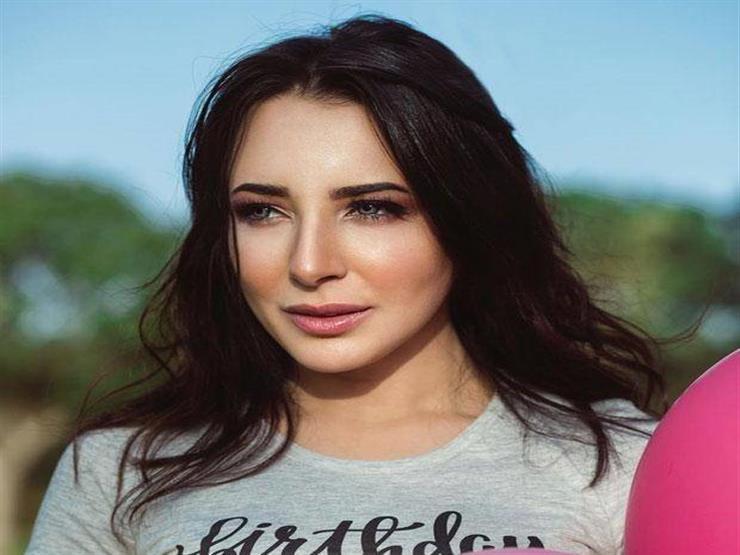 ساندي : ألغيت حفلي الغنائي بالمنصورة هذه الأيام