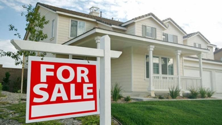 مبيعات المنازل الأمريكية الجديدة تهبط لأدنى مستويات منذ أبريل 2020
