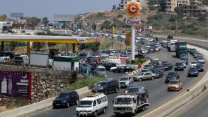 الشارع المصرى يستقبل 5 زيادات متتالية فى أسعار البنزين خلال عام واحد