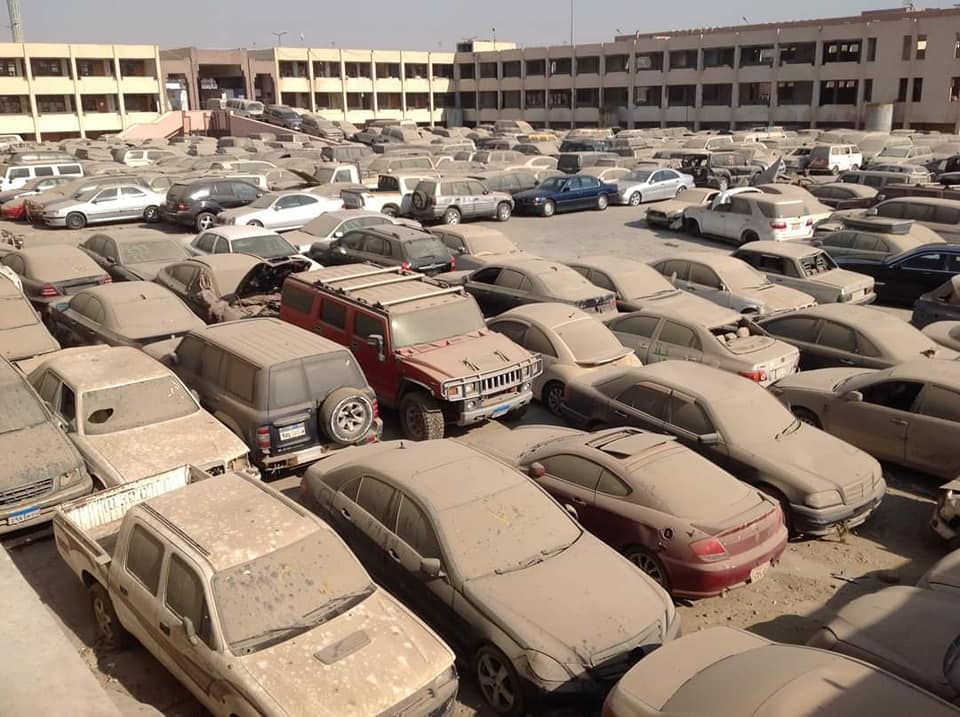 تفاصيل جلسة مزاد بيع السيارات المخزنة بساحة جمارك مطار القاهرة