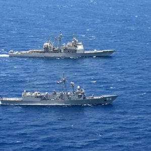 القوات البحرية المصرية والأمريكية تنفذان تدريبًا عابرًا فى نطاق الأسطول الجنوبى