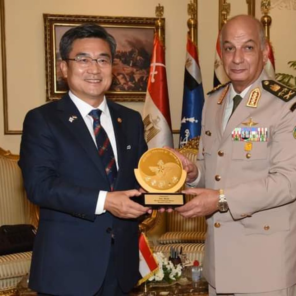 وزير الدفاع يلتقي ‏نظيره بكوريا الجنوبية خلال زيارته الرسمية لمصر ‏