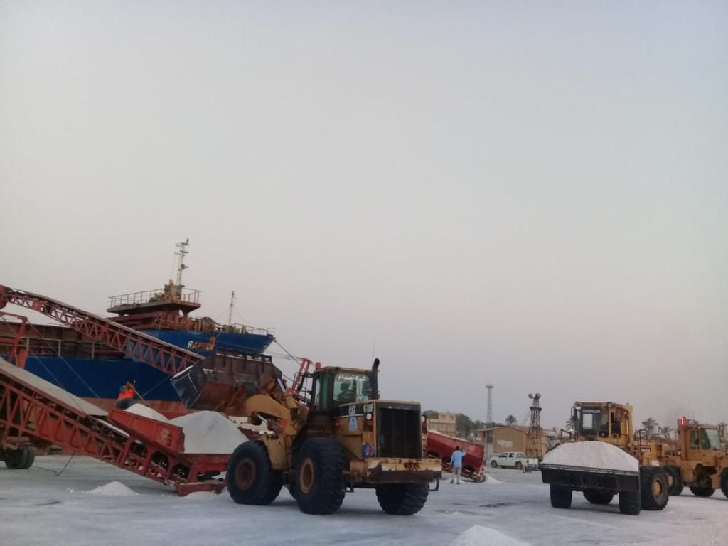 ارتفاع معدلات تصدير الملح عبر ميناء العريش