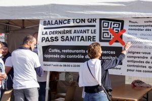 تواصل الاحتجاجات في فرنسا للتنديد بقواعد التطعيمات ضد فيروس كورونا