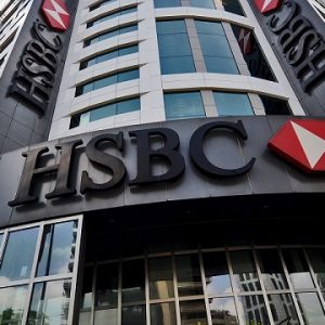 بنك «HSBC» يرفع العائد على الفائدة على الشهادة الثلاثية إلى 22%