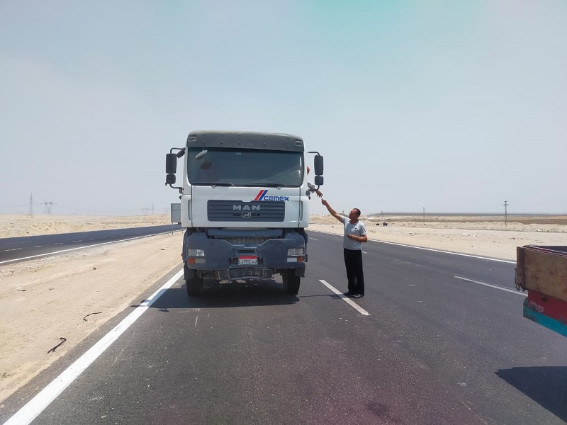 وزارة النقل تطالب سائقي الشاحنات بالسير على الطريق المخصص بـ«الصعيد الصحراوي الغربي»