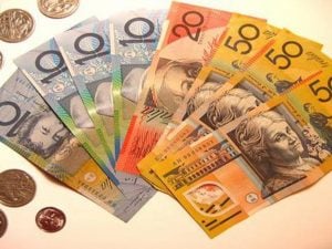 الدولار الأسترالي يتراجع الثلاثاء بعد قرار متوقع ‏من البنك المركزي
