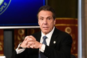 اتهامات بالتحرش الجنسي تدفع حاكم نيويورك لإعلان استقالته