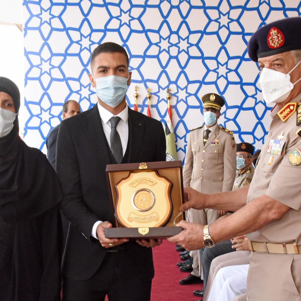 وزير الدفاع يشهد الاحتفال بتخريج الدفعة (159) من معهد ضباط الصف المعلمين