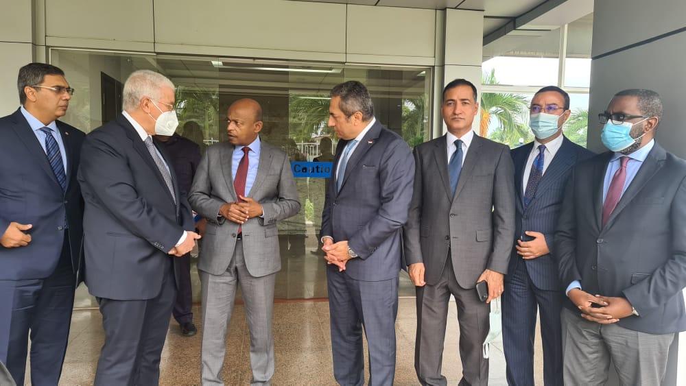 «الإسكان» تدعو وزير البنية التحتية الكونغولي لزيارة مصر والاطلاع على تجربة التنمية