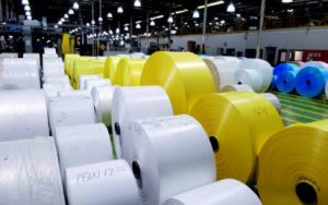 مصنعون : العشوائية تسيطر على جزء من قطاع منتجات البلاستيك