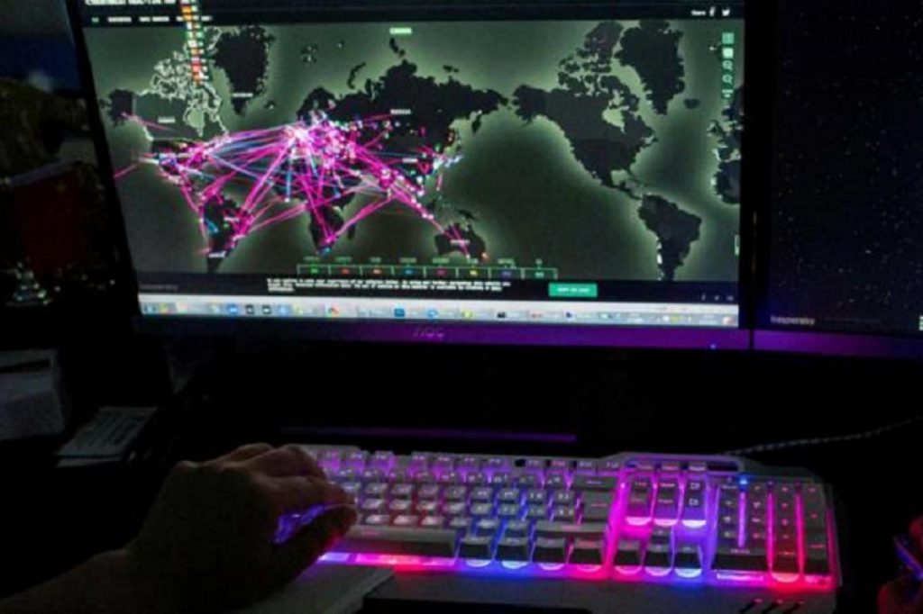 بريطانيا تحث شركاتها على تعزيز دفاعاتها في مواجهة هجمات إلكترونية محتملة