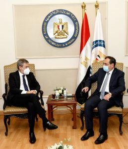 وزير البترول يبحث مع «إيني» الإيطالية موقف مشروعاتها في مصر