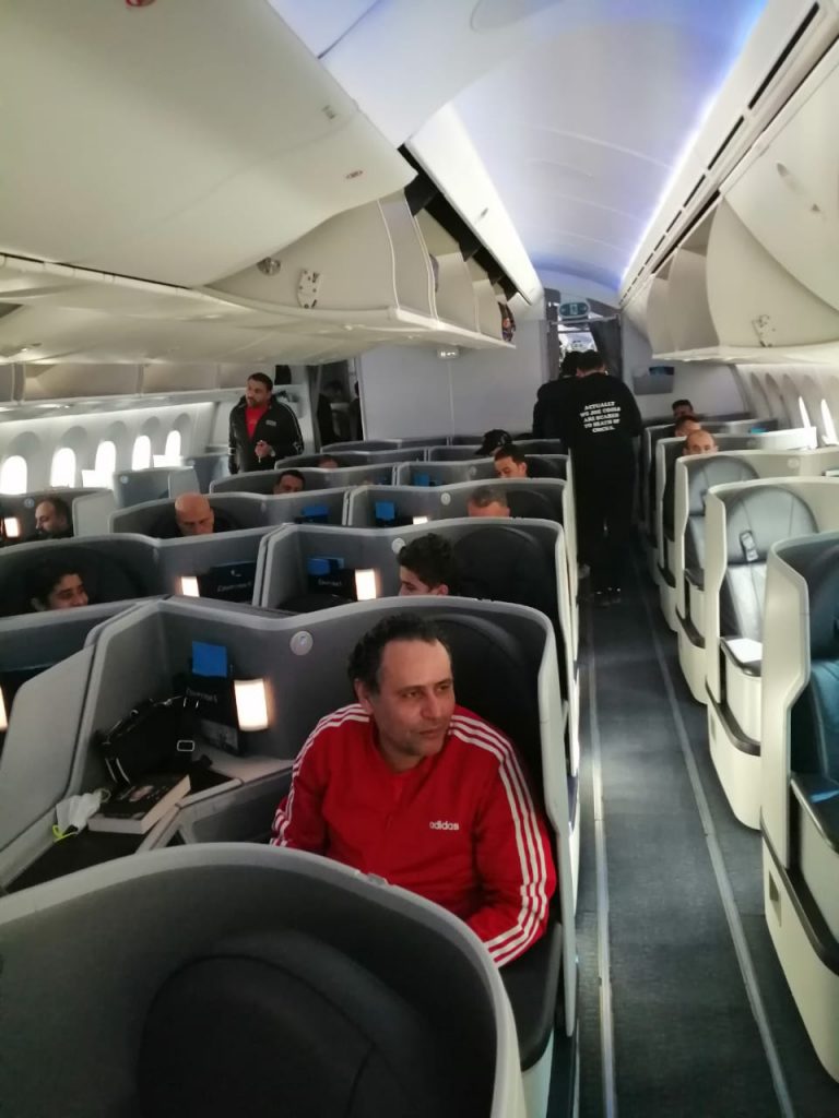«مصر للطيران» تنظم رحلة خاصة لنقل مشجعي المنتخب الوطني إلى الكاميرون