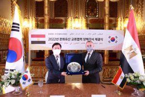 أمين المجلس الأعلى للآثار يوقع مذكرة تعاون مع رئيس هيئة التراث الثقافي بكوريا